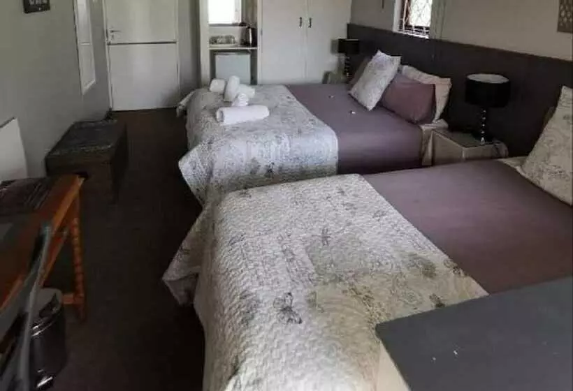 ベッドアンドブレックファースト Sunbird Guest House