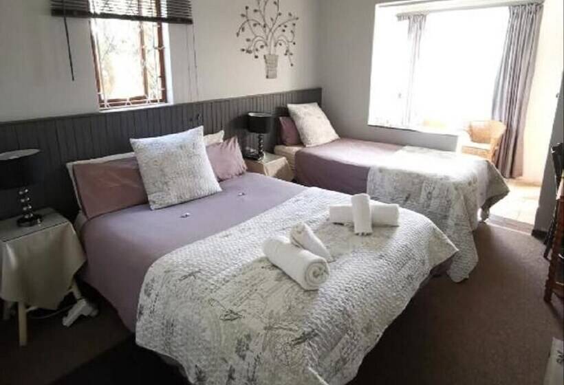 צימר Sunbird Guest House