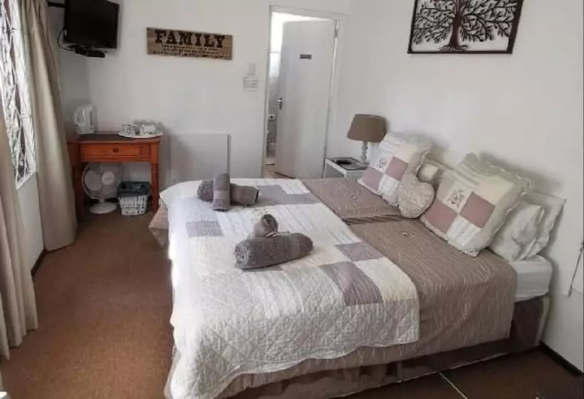 ベッドアンドブレックファースト Sunbird Guest House