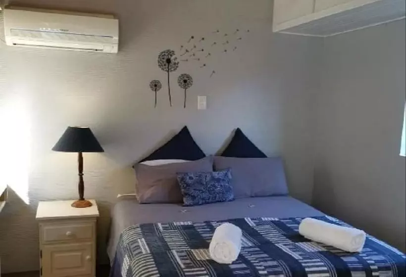 ベッドアンドブレックファースト Sunbird Guest House