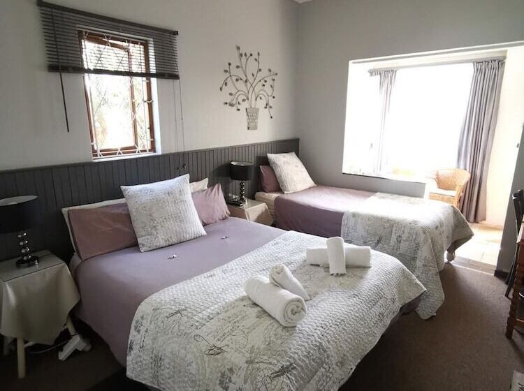 צימר Sunbird Guest House