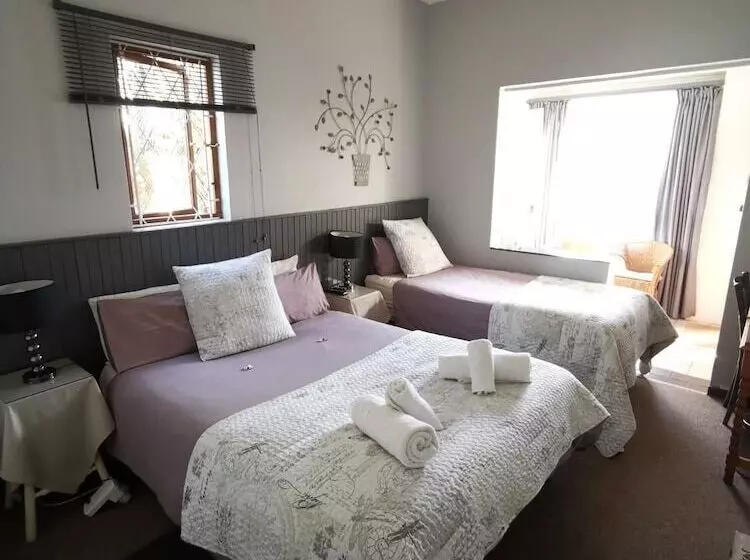 ベッドアンドブレックファースト Sunbird Guest House