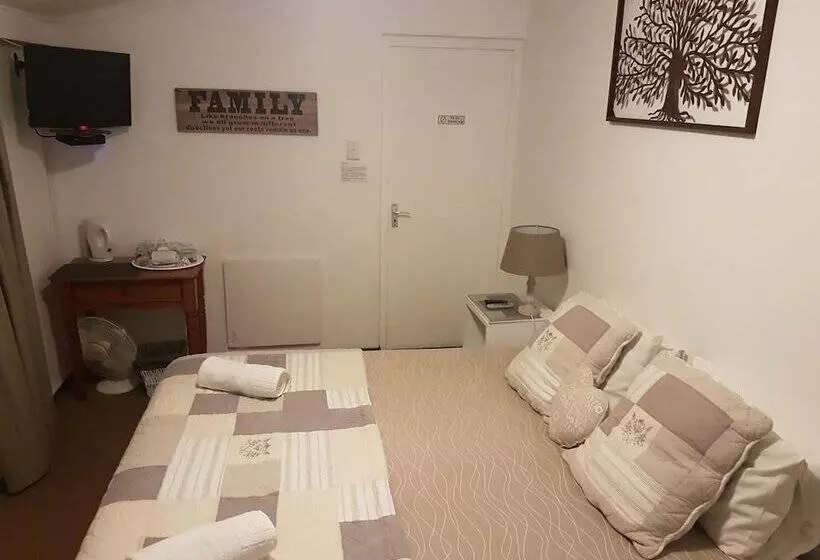 ベッドアンドブレックファースト Sunbird Guest House