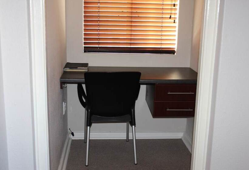 בית מלון כפרי 10 On Cape Self Catering Apartments