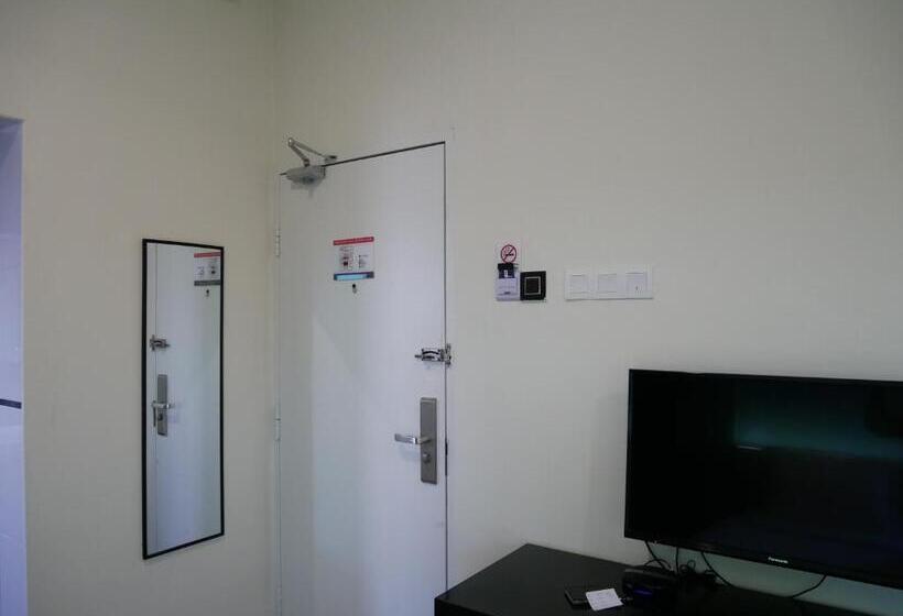 בית מלון כפרי Pantai Regal City