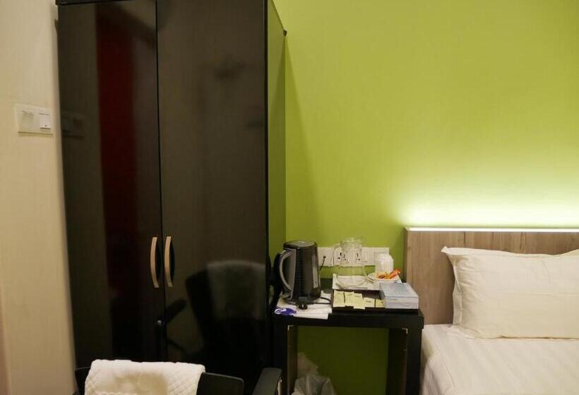 בית מלון כפרי Pantai Regal City