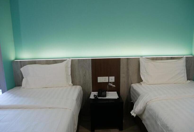 בית מלון כפרי Pantai Regal City