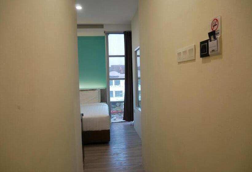 בית מלון כפרי Pantai Regal City