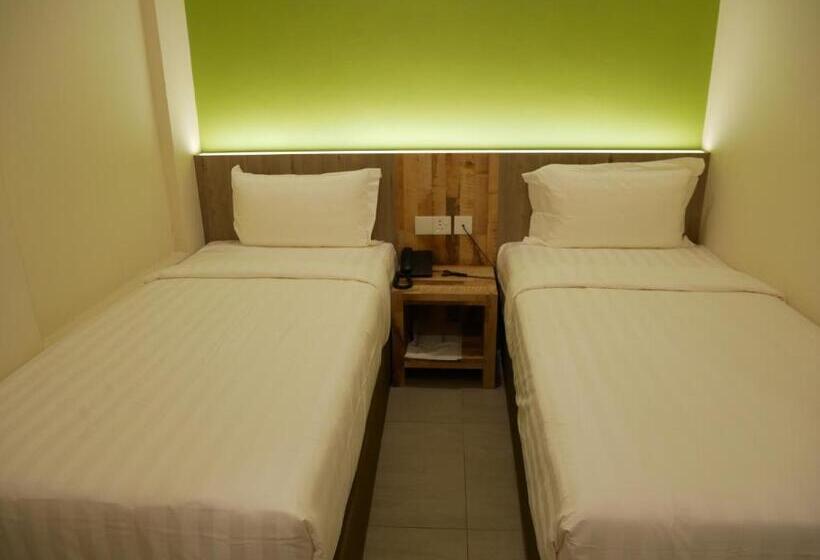 בית מלון כפרי Pantai Regal City