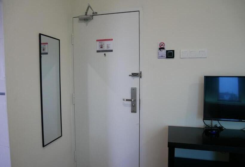 בית מלון כפרי Pantai Regal City