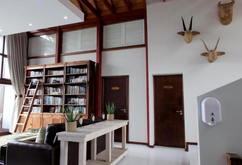 Hotelli Shaloha Guesthouse On Supertubes