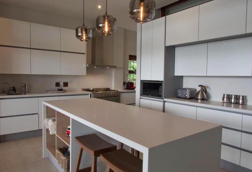 Hotelli Shaloha Guesthouse On Supertubes