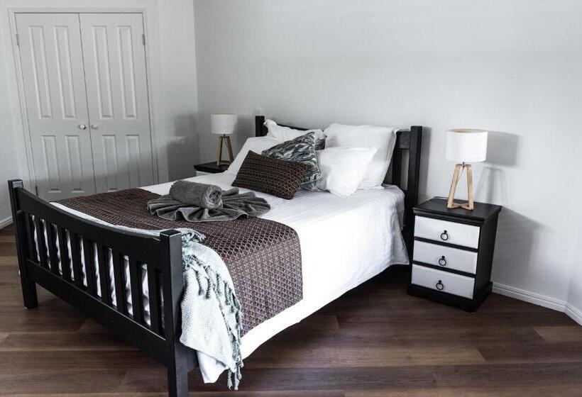 Отель The Bearded Dragon Boutique