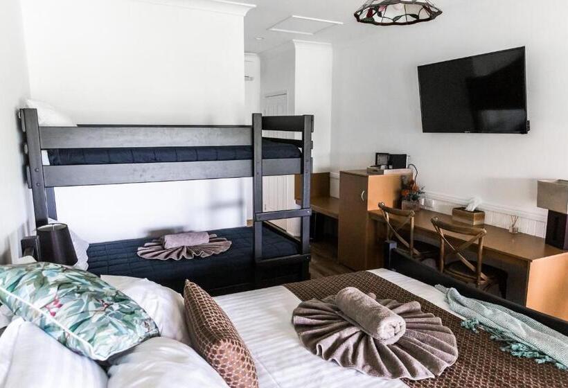 Отель The Bearded Dragon Boutique