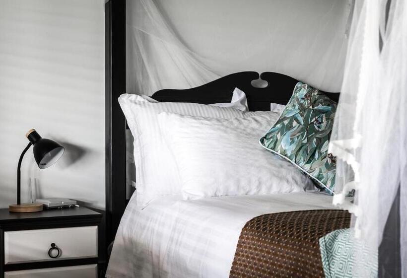 Отель The Bearded Dragon Boutique