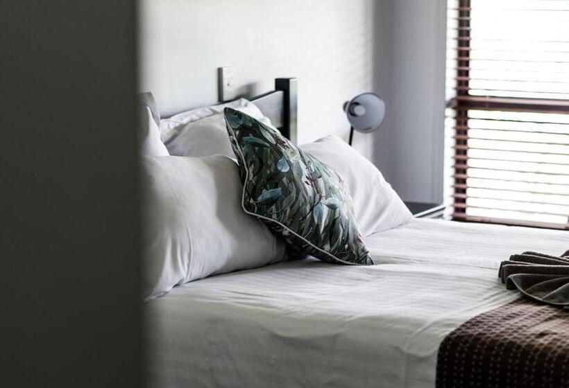 Отель The Bearded Dragon Boutique