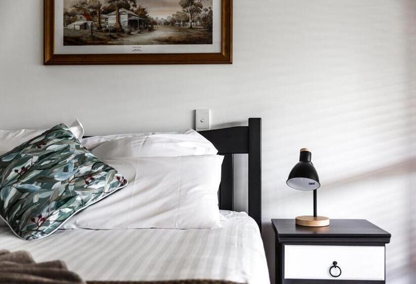 Отель The Bearded Dragon Boutique