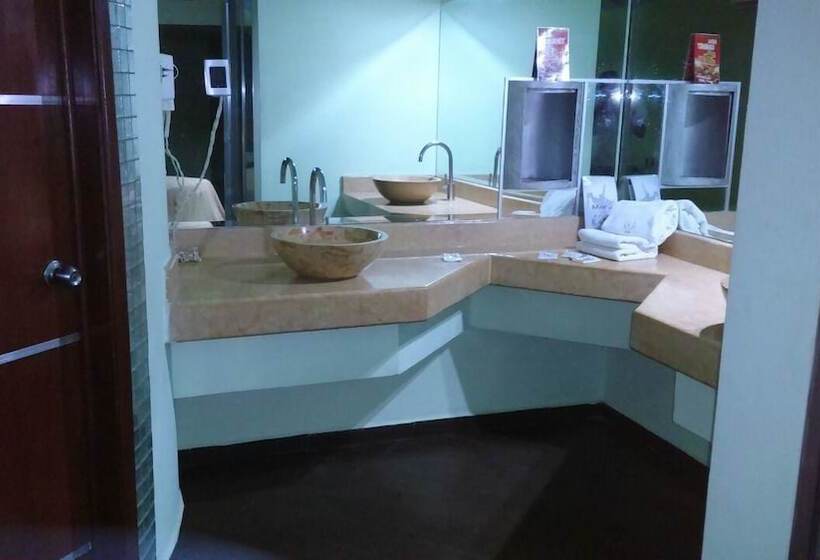 مُتل Autohotel La Escondida