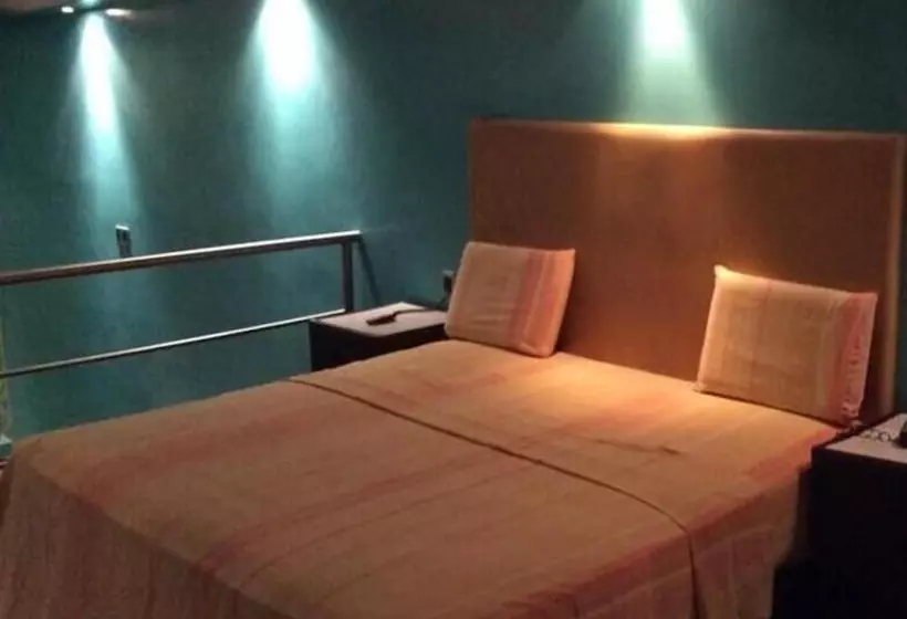 مُتل Autohotel La Escondida