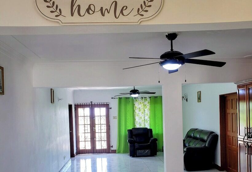 پانسیون Cozy Apartment Greenwood