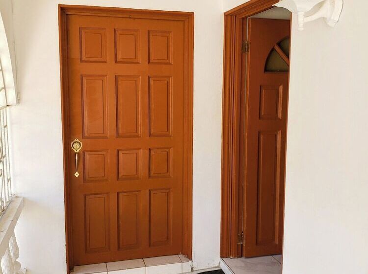 پانسیون Cozy Apartment Greenwood