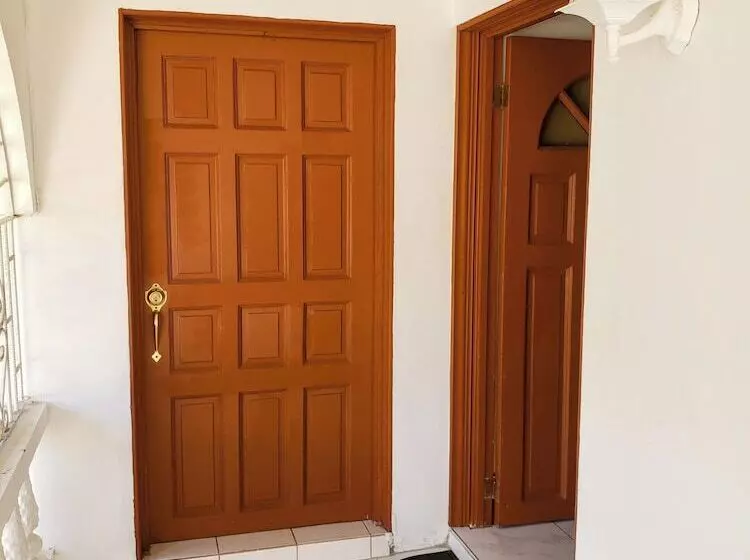 پانسیون Cozy Apartment Greenwood