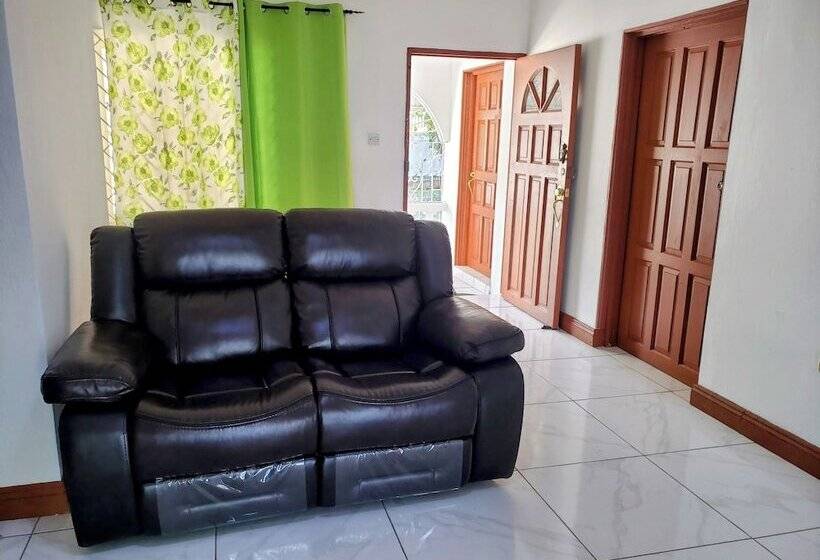 پانسیون Cozy Apartment Greenwood