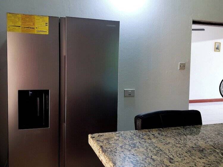 پانسیون Cozy Apartment Greenwood