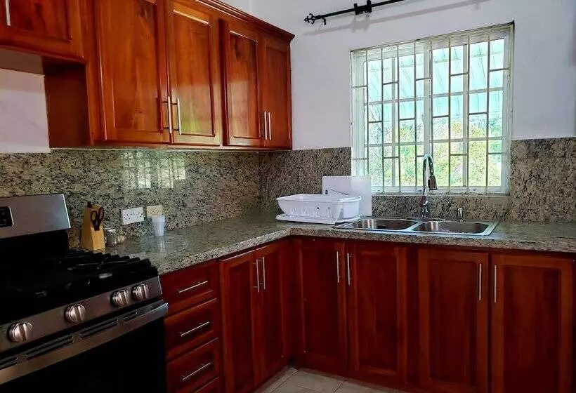 پانسیون Cozy Apartment Greenwood