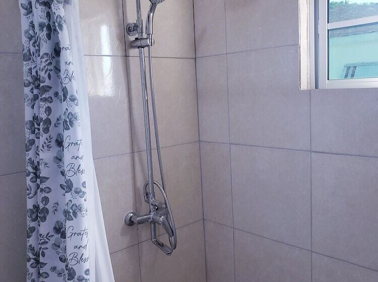 پانسیون Cozy Apartment Greenwood