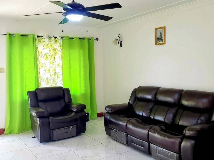 پانسیون Cozy Apartment Greenwood