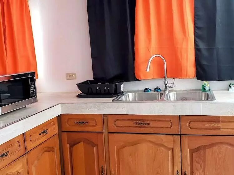 پانسیون Cozy Apartment Greenwood