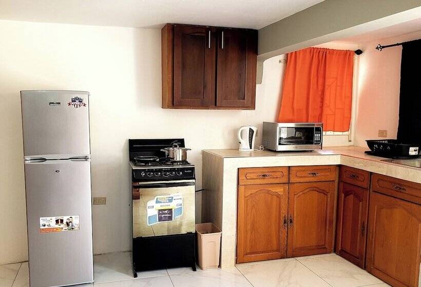 پانسیون Cozy Apartment Greenwood