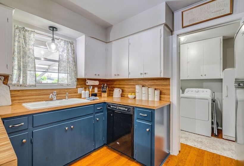 Pet Friendly Round Rock Home Near Dell Diamond!