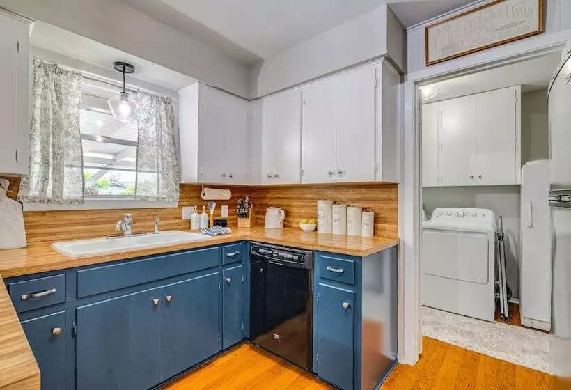 Pet Friendly Round Rock Home Near Dell Diamond!