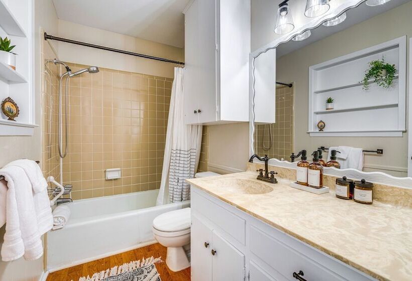 Pet Friendly Round Rock Home Near Dell Diamond!