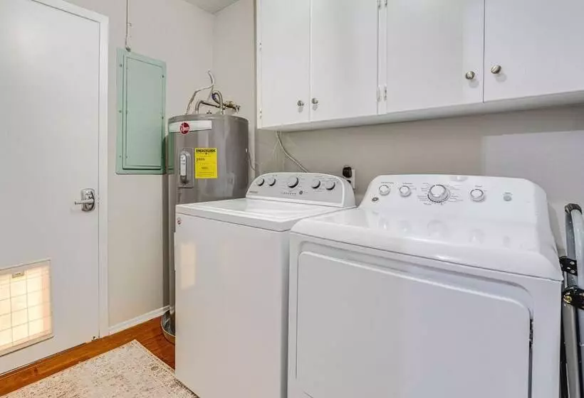 Pet Friendly Round Rock Home Near Dell Diamond!