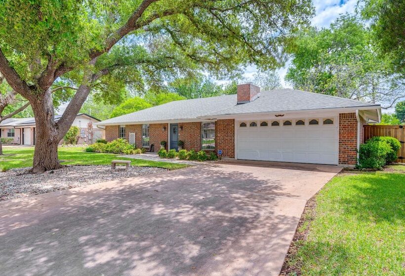 Pet Friendly Round Rock Home Near Dell Diamond!