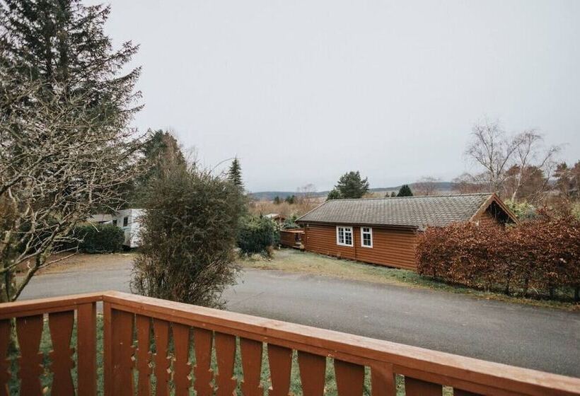 Rustic & Cozy 2 Bed Log Cabin Retreat