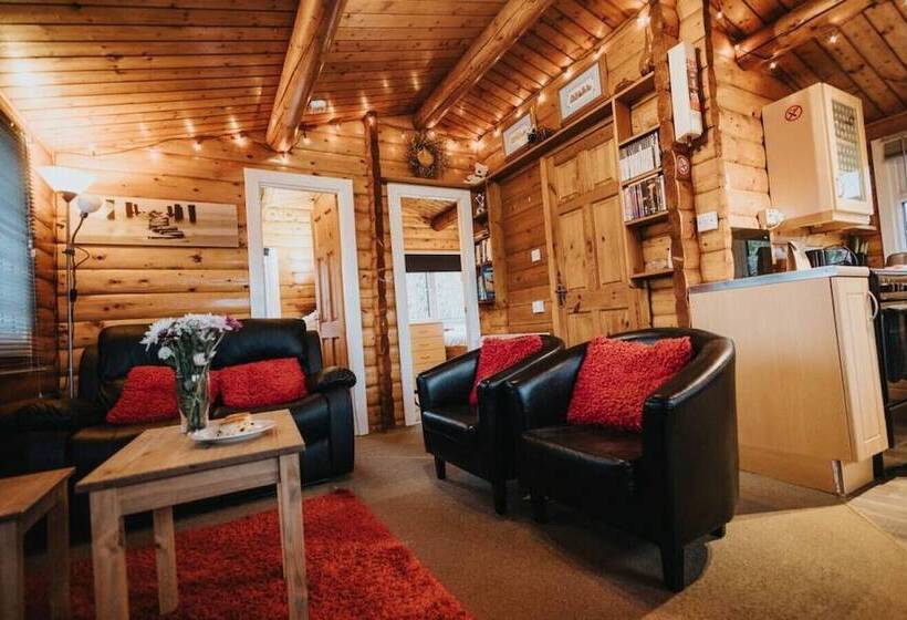 Rustic & Cozy 2 Bed Log Cabin Retreat