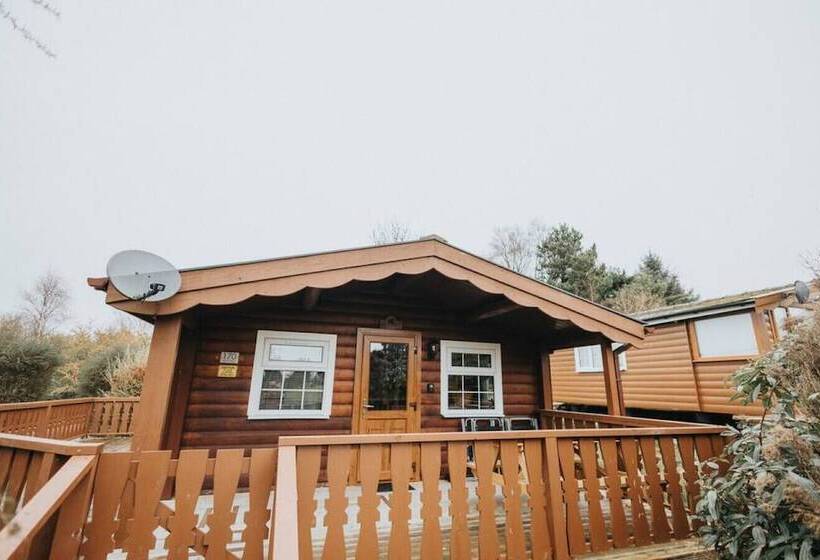 Rustic & Cozy 2 Bed Log Cabin Retreat