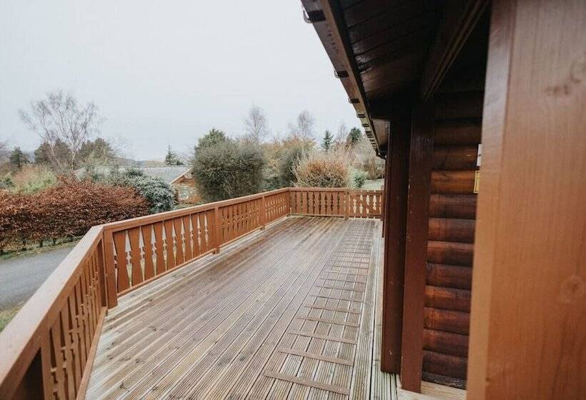 Rustic & Cozy 2 Bed Log Cabin Retreat