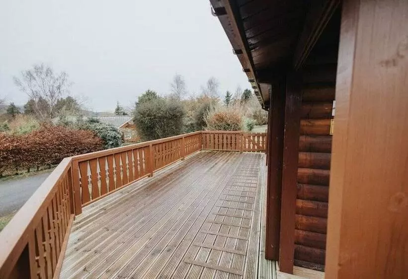 Rustic & Cozy 2 Bed Log Cabin Retreat
