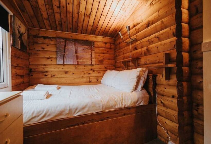 Rustic & Cozy 2 Bed Log Cabin Retreat