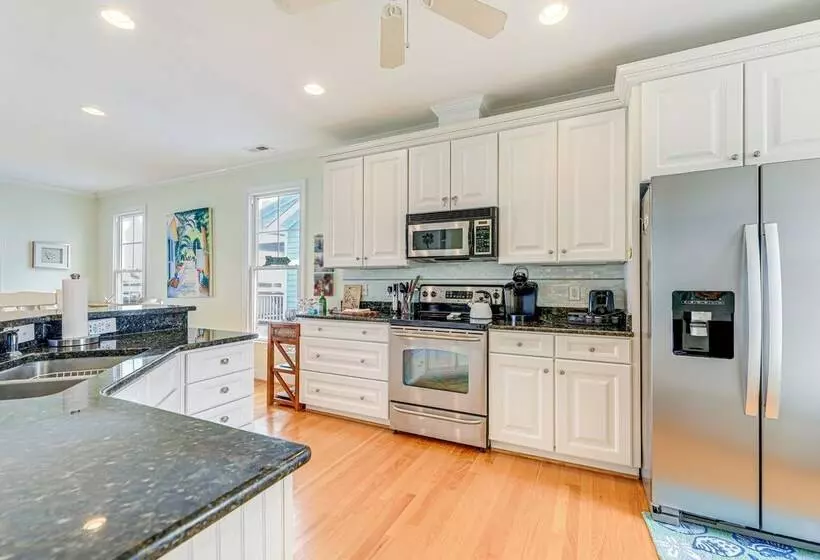 Atlantic Beach Retreat W/ 2 Decks: Steps To Beach!