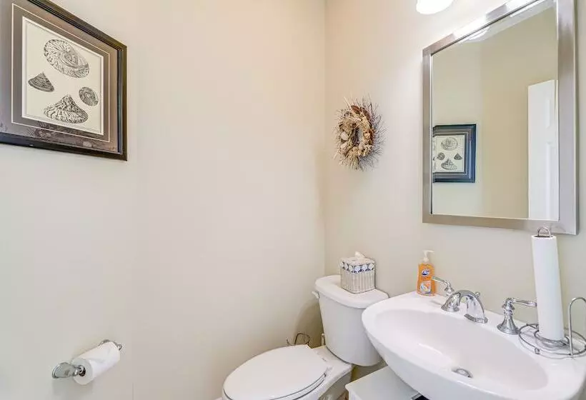 Atlantic Beach Retreat W/ 2 Decks: Steps To Beach!