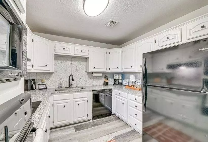 Bright Home W/ Fire Pit: Near Possum Kingdom Lake!