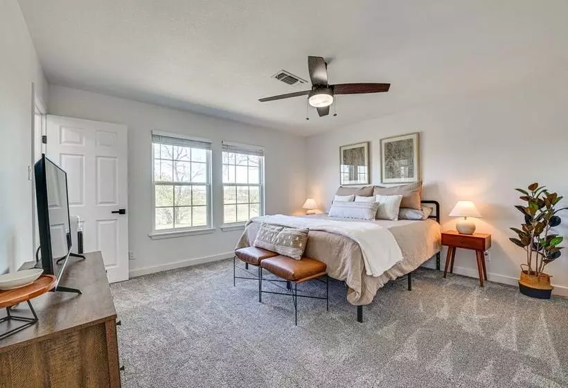 Bright Home W/ Fire Pit: Near Possum Kingdom Lake!