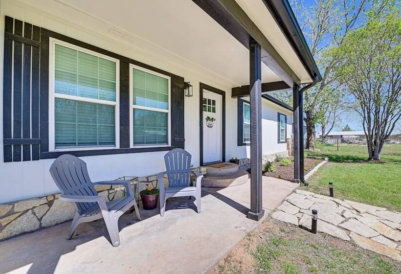 Bright Home W/ Fire Pit: Near Possum Kingdom Lake!
