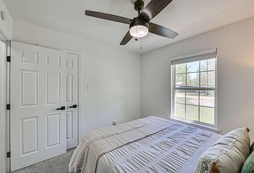 Bright Home W/ Fire Pit: Near Possum Kingdom Lake!